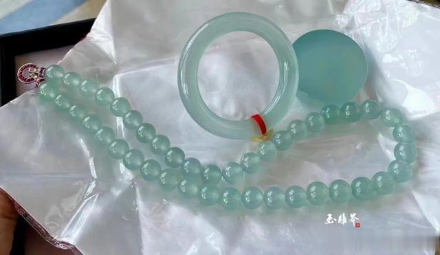 翡翠|晴到透心凉！翡翠天空之蓝，雕刻之美