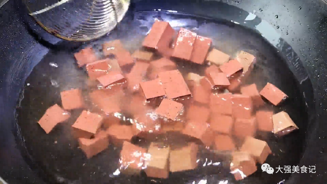 韭菜|韭菜和它是“好搭档”，每周吃2次，腰不酸了，腿不软，人精神了