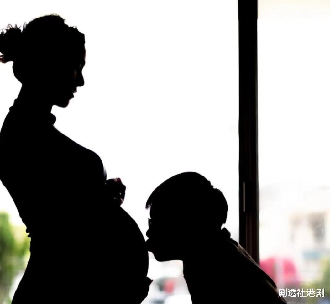 恭喜！港歌手秘密诞子后再度宣布有喜，曾经历家暴至今仍未敢结婚