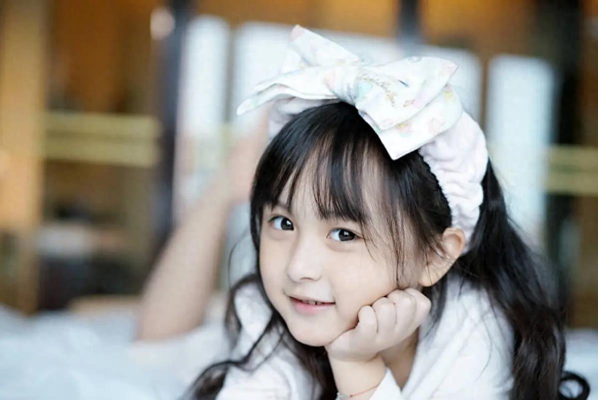 2岁出道年入百万,因长相甜美被禁止整容的刘楚恬,如今长成啥样