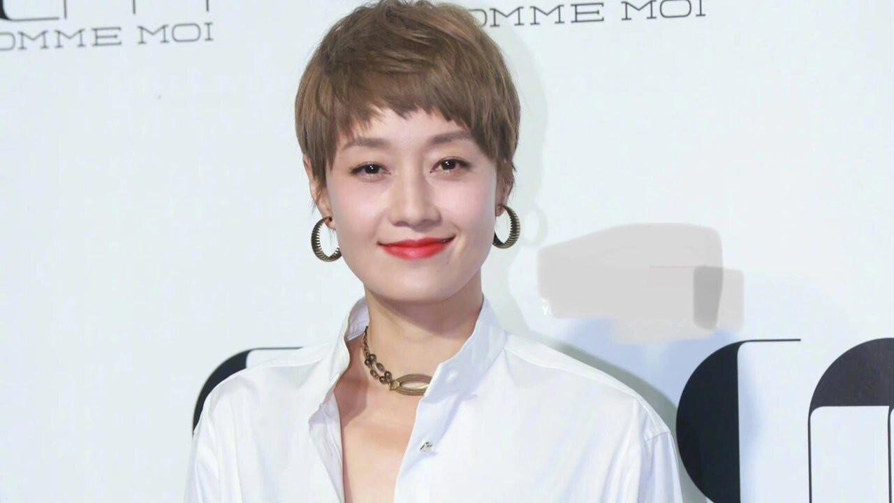 《繁花》收官，马伊琍带火了一种新穿法：白衬衫+长裙，高级洋气