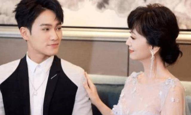 赵雅芝3个儿子同妈不同爹,站一起差距太大,网友:基因骗不了人