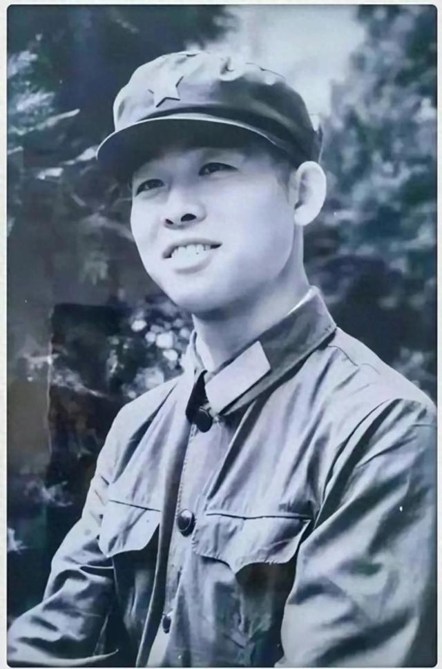 本应该上大学我，名额被父亲送人，一气之下去参军，意外改变命运