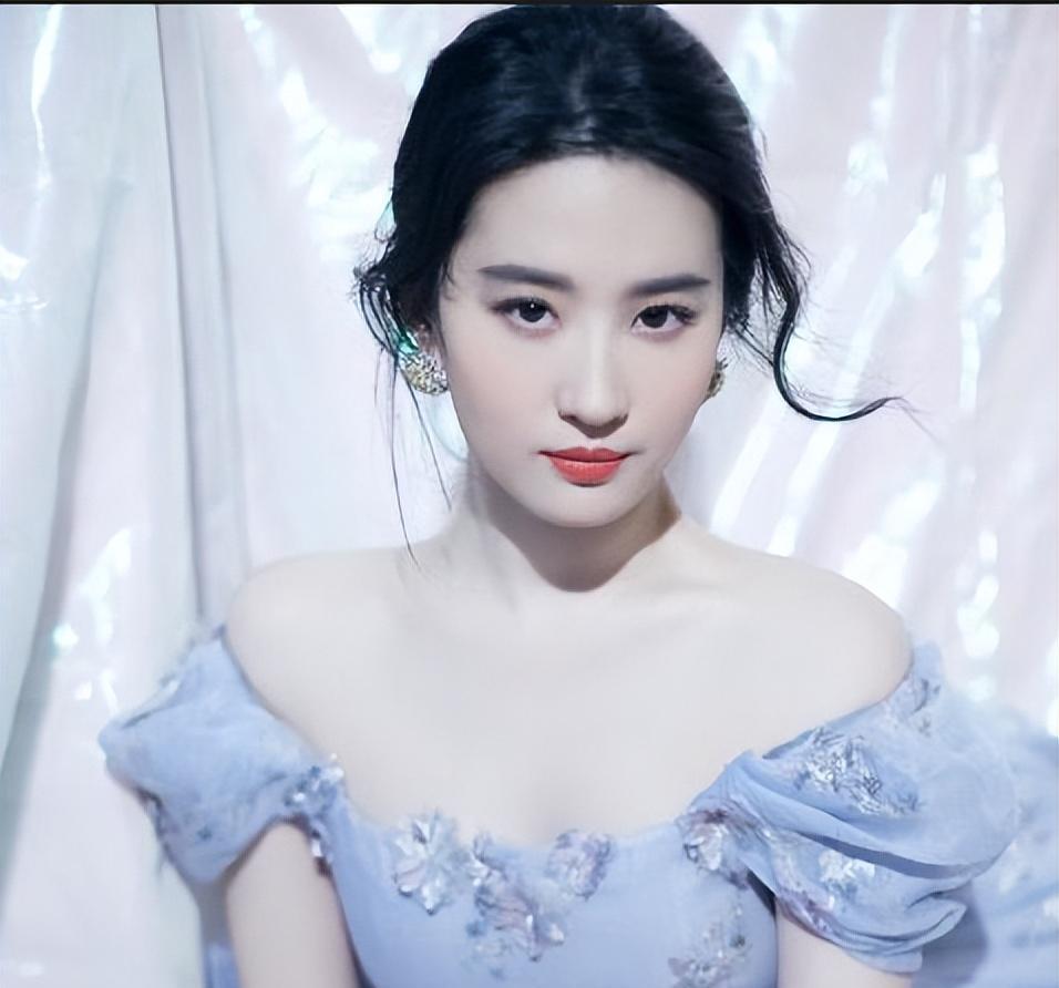 盘点娱乐圈那些“包装”出来的“完美女神”,真实身材一言难尽!