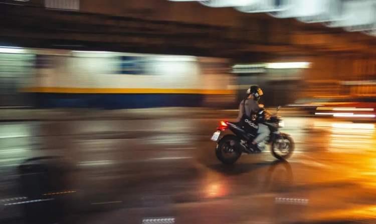 外卖员|送外卖想月入过万,越来越难了!