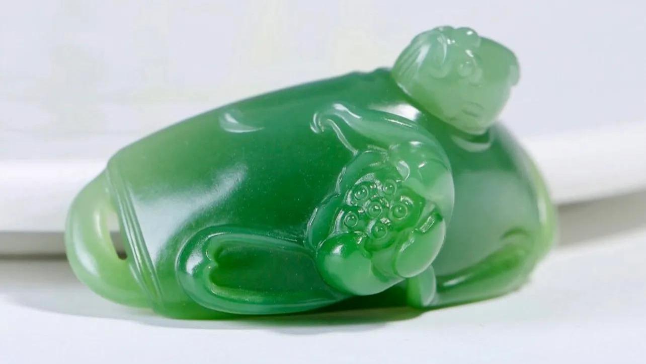 新坑料与老坑料！如何辨别和田玉碧玉的新老坑？