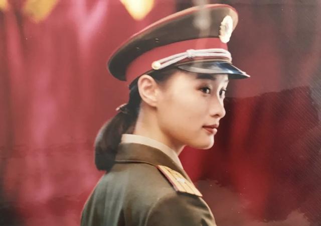 51岁吴越对比52岁闫妮，自然老去和医美老去的差距一目了然