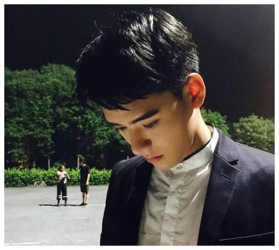 龚俊大学时期旧照流出,看清9年前的素颜状态,是否整容一目了然