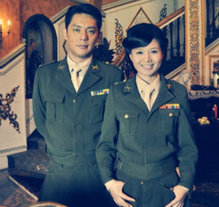 周丽琪晒一家三口幸福合照,傅程鹏满眼爱意,网友:有想过程愫吗