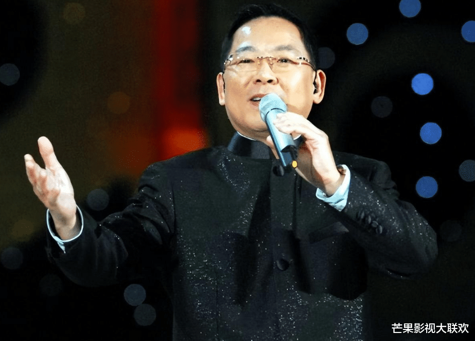 在春晚唱了一首歌，被封杀14年，今身价过亿，全部无偿捐献给祖国