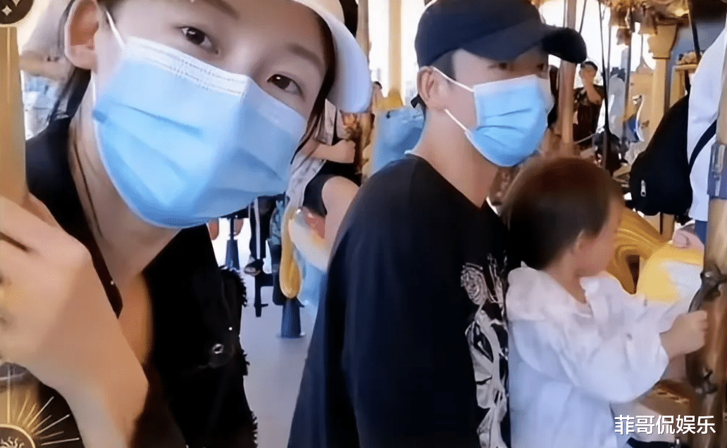 迪士尼|郑恺老婆苗苗高调晒迪士尼游玩视频,消费态度引网友热议!