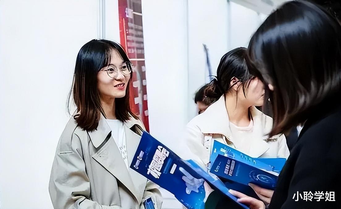 “给母校丢脸了”，复旦文科生200份简历无回应，张雪峰一语成谶