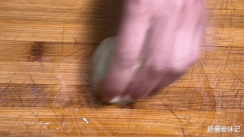 面粉|面粉中加食盐和鸡蛋，可以做薄饼，吃起来劲道有嚼劲，2分钟出锅