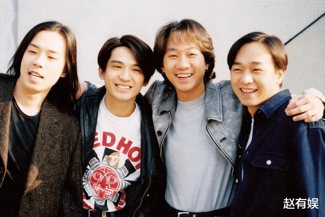 知名港星回潮汕探亲!残旧房子蹲地吃鸡,却被指责不为家乡做贡献