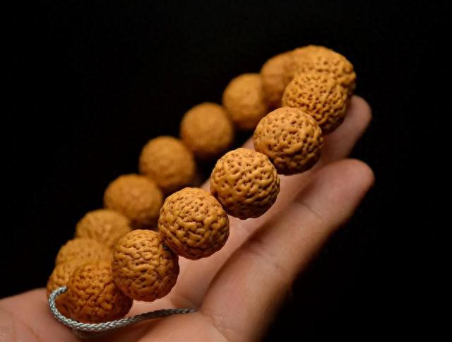 文玩圈的“洋垃圾”,这3种文玩,赶快丢进垃圾桶!