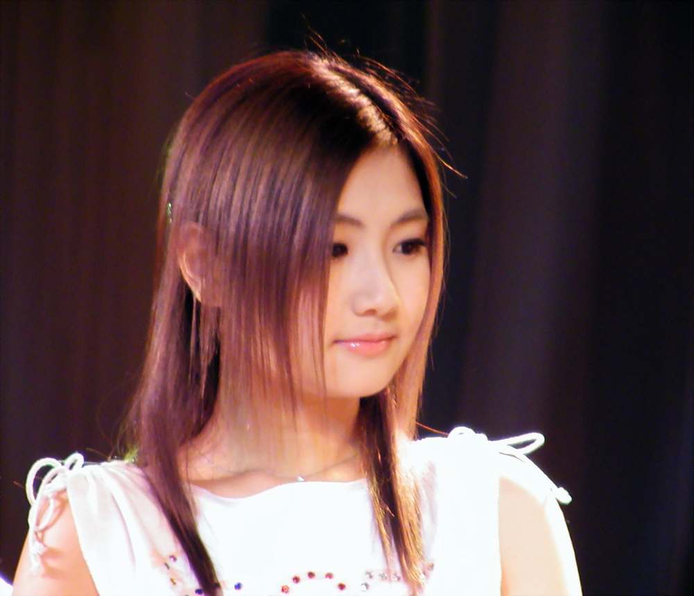 41岁任家萱“官宣产子”,一家三口幸福合照,13年辛酸令人心疼