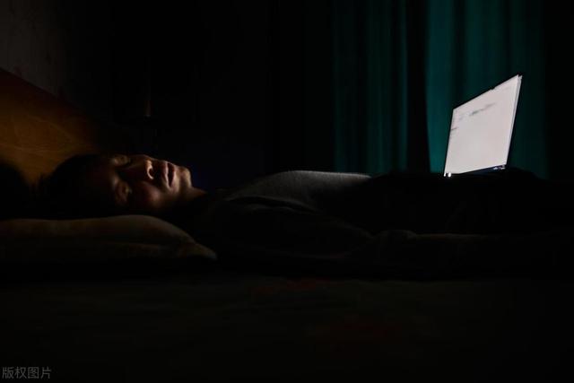 脑梗|两位脑梗患者,一人吃安宫牛黄丸,一人拨打120,最后怎么样了?