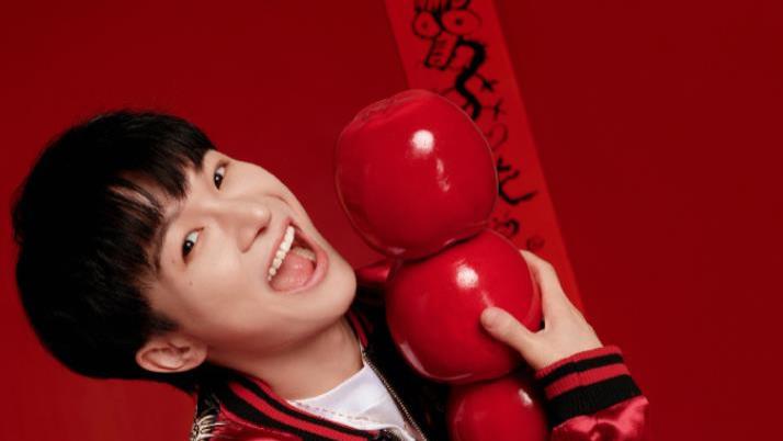 周深|大家的春晚：周深现身直播间，高情商巧妙化解尴尬，引发全网热议