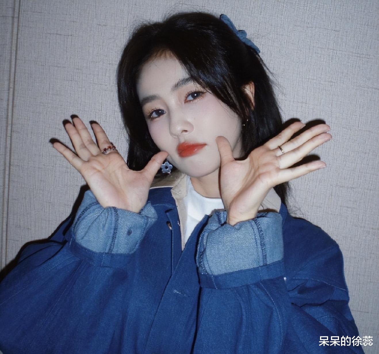 《跑男》合照，李晨稳占C位，孟子义蔡文静“抱团”，白鹿太受宠