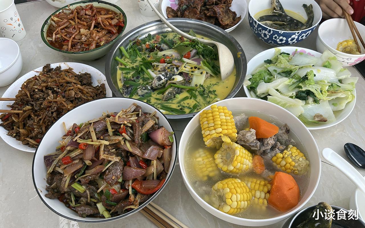 美食秀|云南一家6口的生日晚宴,7道菜真“豪横”,发完朋友圈瞬间火了