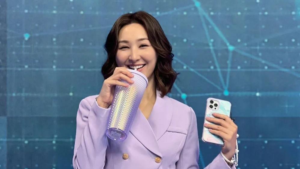 高海宁肚凸凸逛喜帖街！公开眯眼圆面祖传样，晒强大靓女基因羡煞旁人