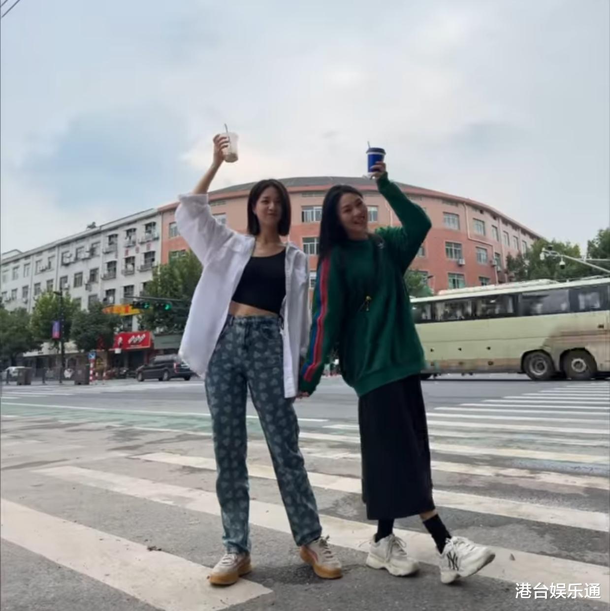 TVB力捧小花进驻横店，趁拍戏前逛当地夜市，还玩剧本杀