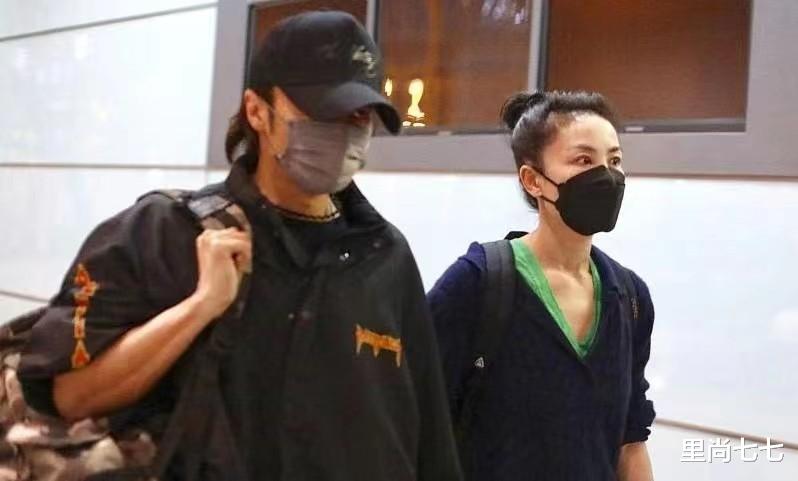 王菲 王菲牵谢霆锋走机场,扎马尾像高中生,小男友单手插兜扮酷