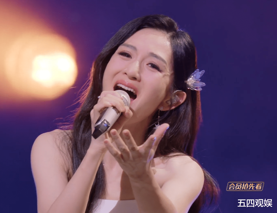 谢娜被龚琳娜看破伪装，罕见讲述早年家庭变故，多次泪洒排练场