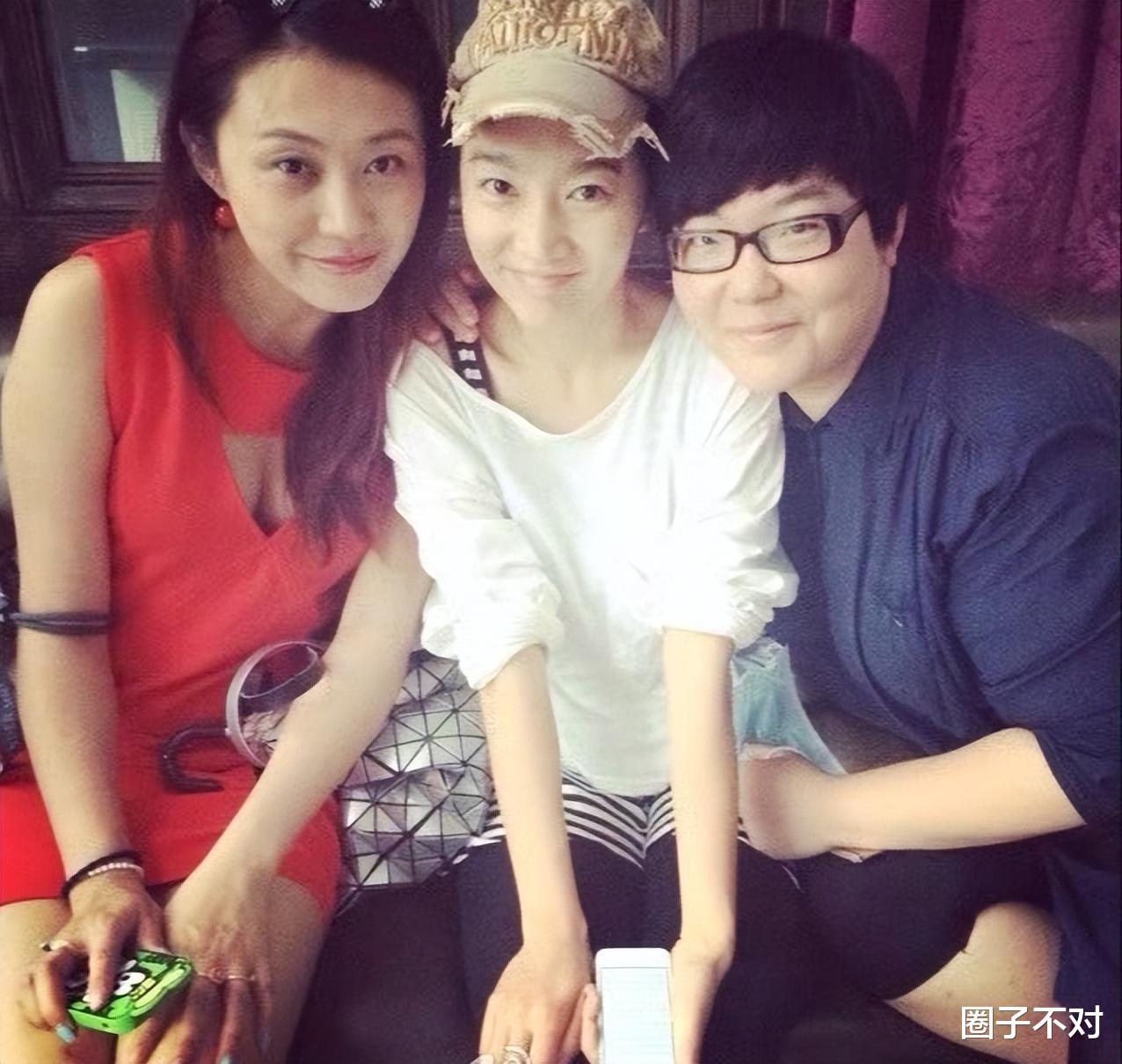 坑了朱丹1600万的人已经被揪出来了！大家还发现周一围也藏的很深