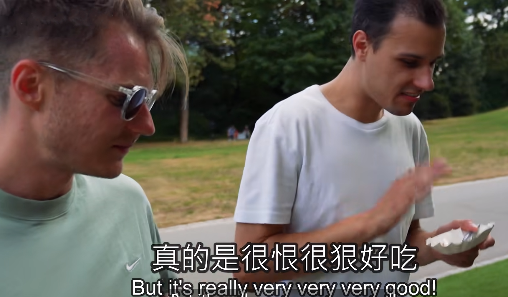 鸡爪|德国网红摆摊卖中餐!580万人围观酸菜烤肉,鸡爪让老外口服心服