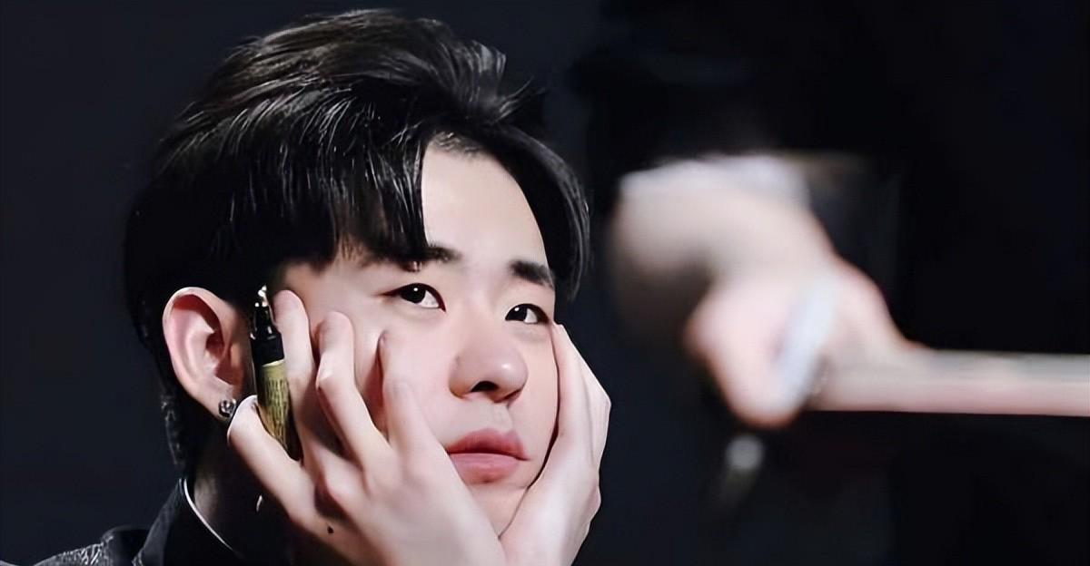 他的徒弟一个个反目成仇、相继离开、频繁踩雷，郭德纲怎么这么惨！