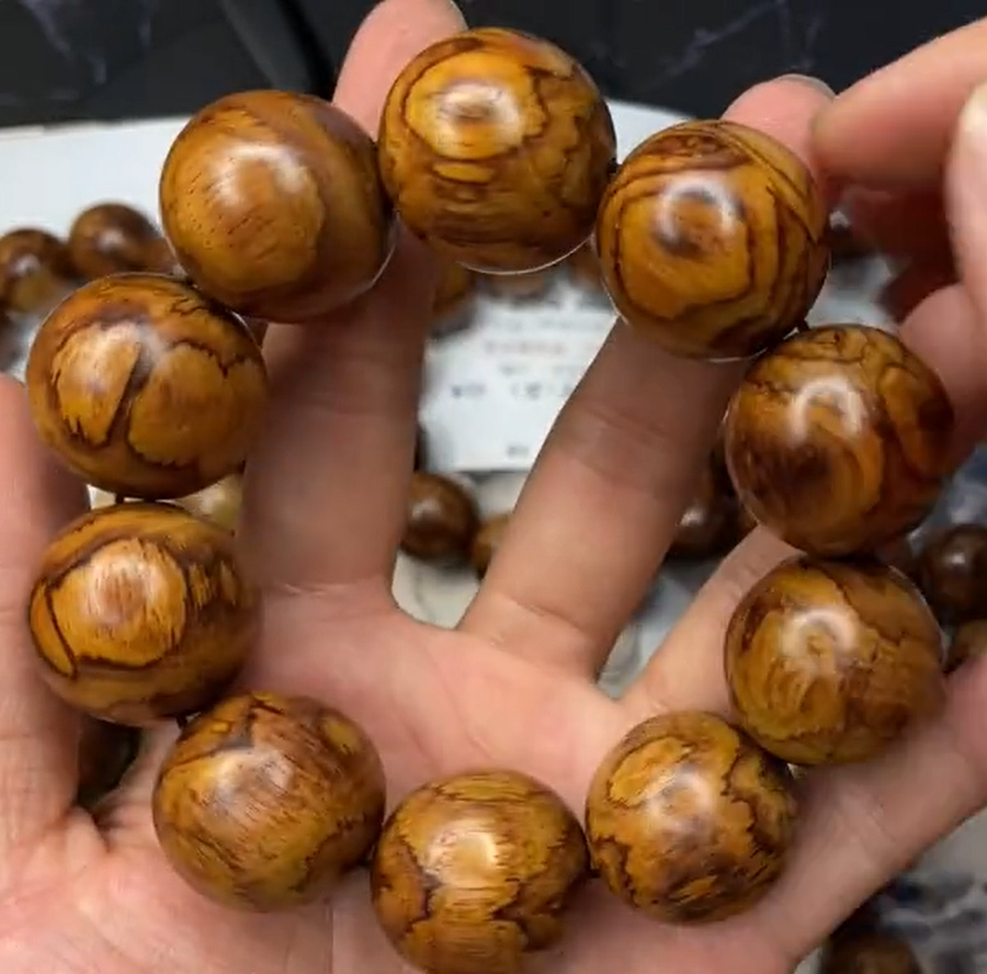 博物馆|哪种海黄手串,品质高,性价比高?