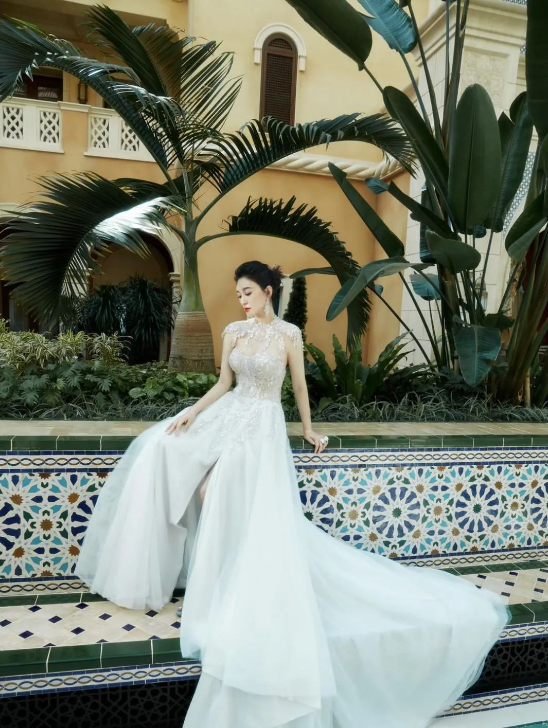 ?47岁的李小冉展现惊人身材！她是如何做到的？