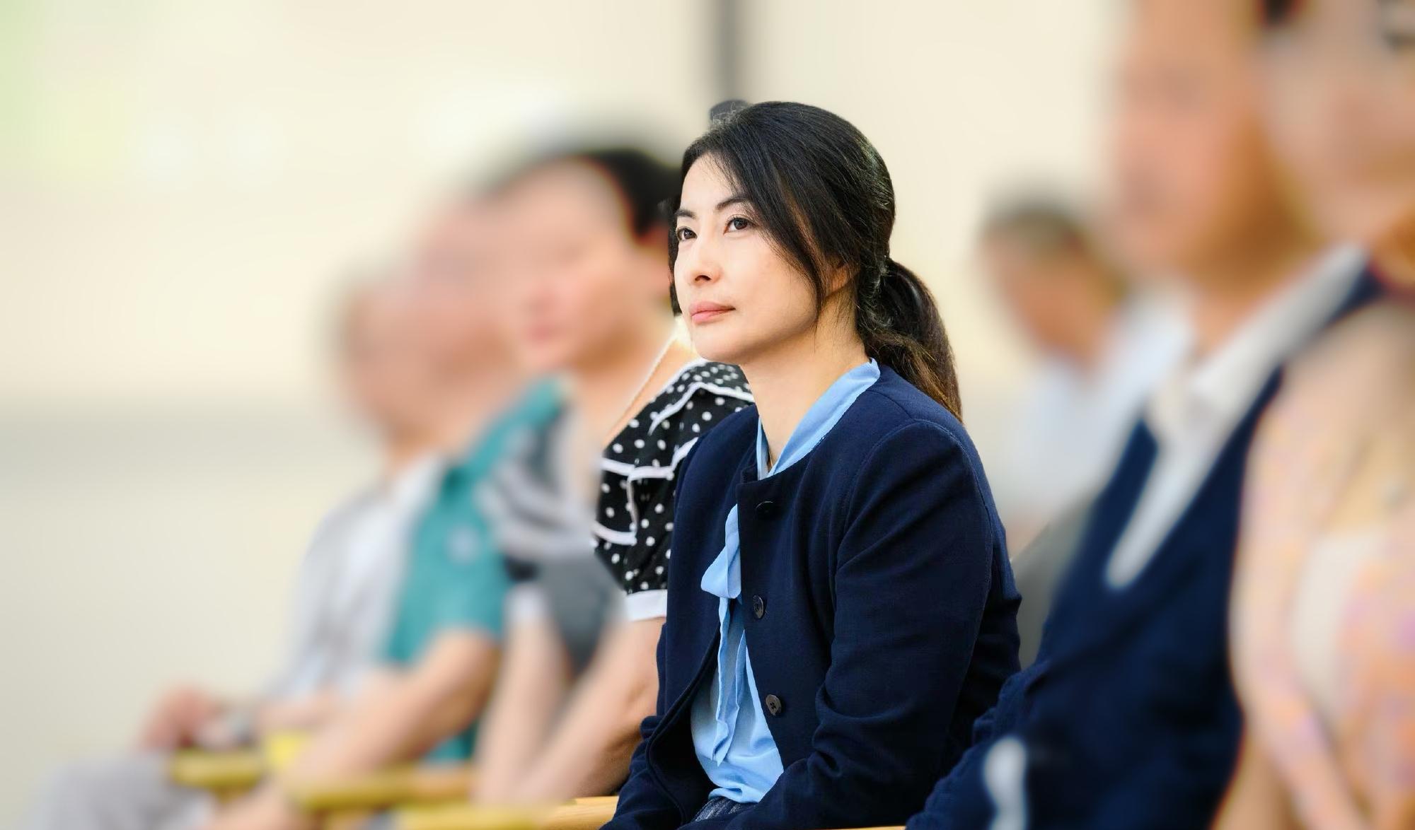 郭晶晶罕见晒美照,众多明星一起同框,看完发现霍启刚的担心是真的!