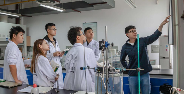 教学|职业学校增添财经教育，对国家发展的助力，财经知识的普及