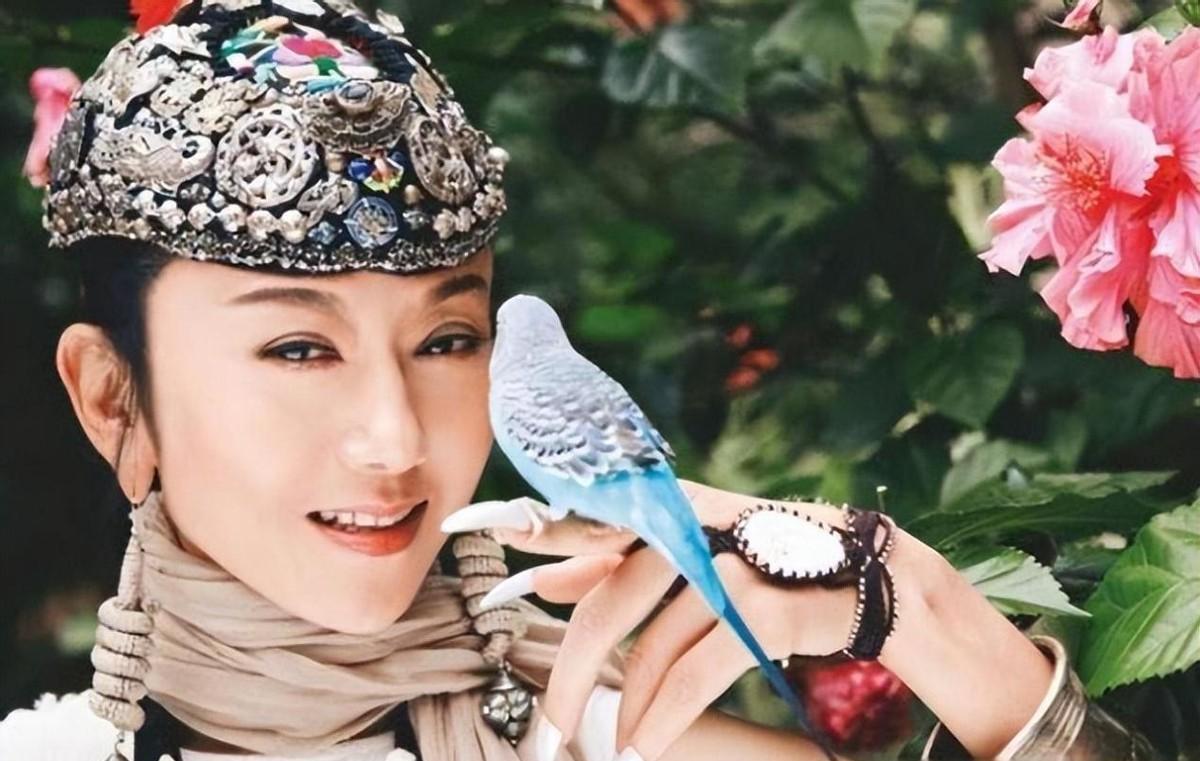 擦边还是艺术？杨丽萍再惹争议，私生活也被质疑，这次真闹大了