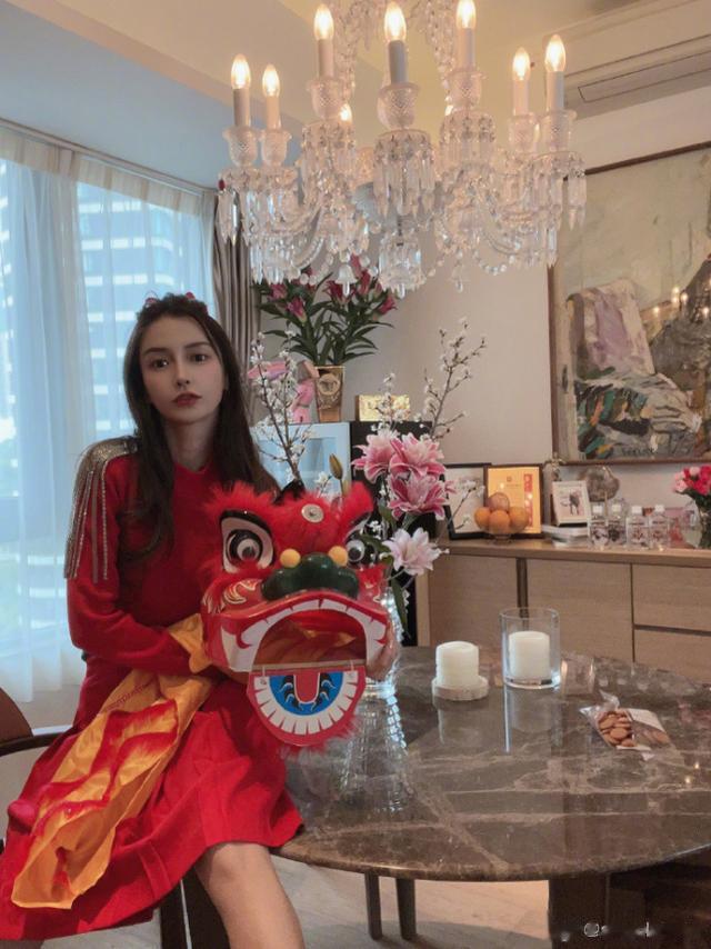 Angelababy|baby辟谣与黄晓明旧情复燃后晒开工美照,性感马甲线惹人羡