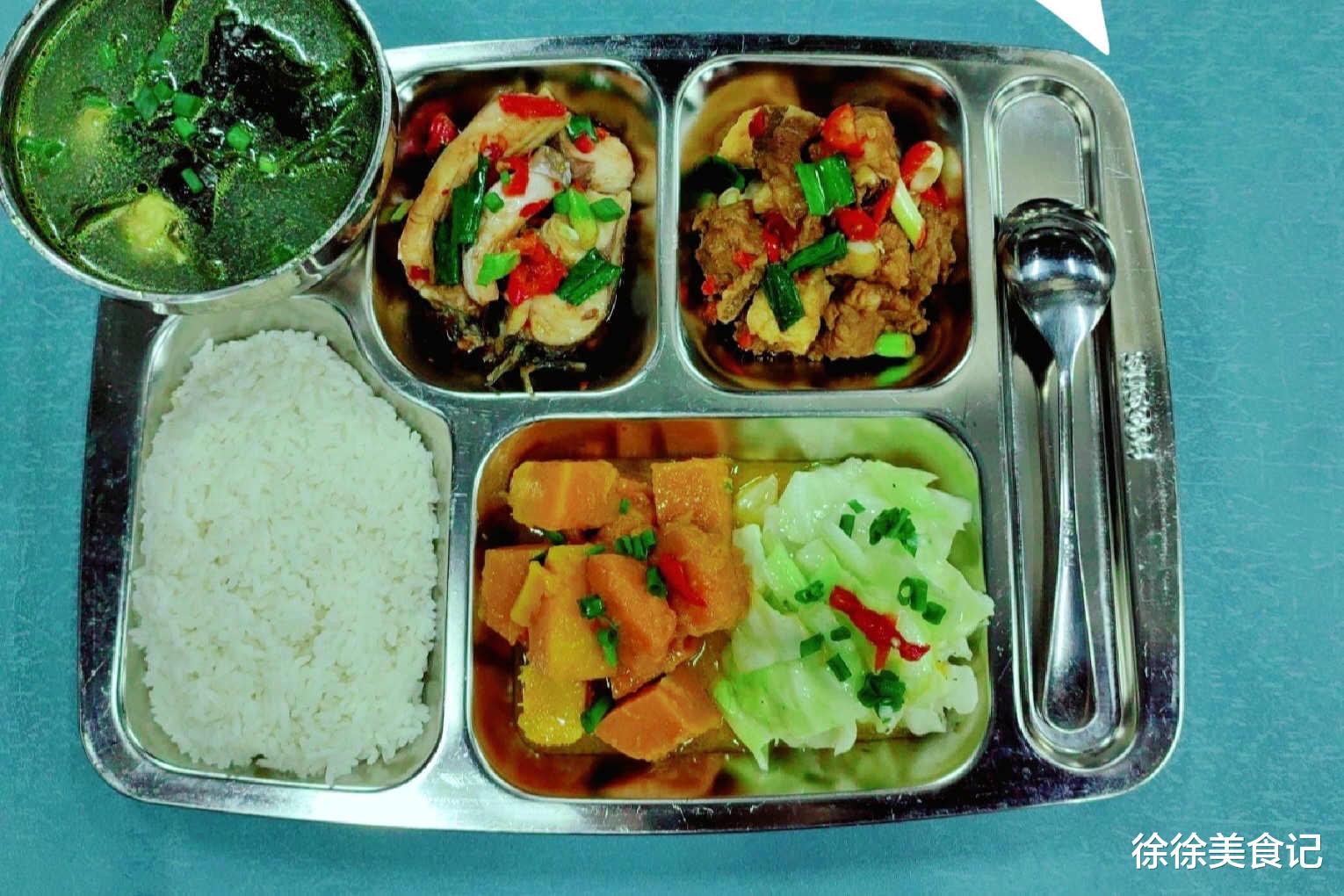 包菜|江西00后大学生晒食堂伙食,遭亲妈质问:每月3000生活费就吃这?