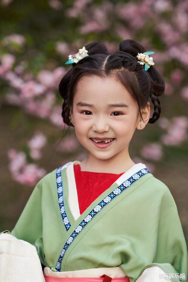 董璇|董璇6岁女儿啃笔上瘾,铅笔被啃得坑坑洼洼,老母亲焦虑发文求助