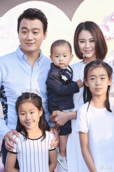 吴京|佟大为儿子和董璇女儿牵手走T台！一身嘻哈风打扮好帅气，五官和佟大为如复制粘贴