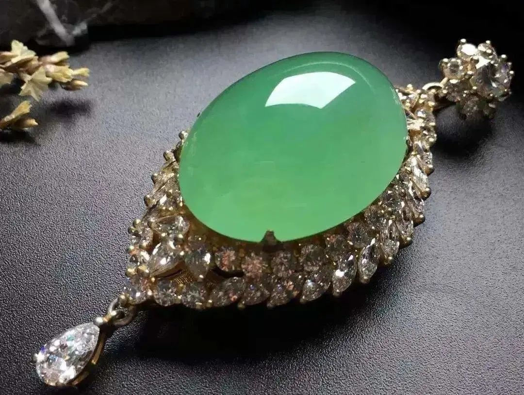 翡翠|翡翠魅力无处不在,该如何学会取舍?