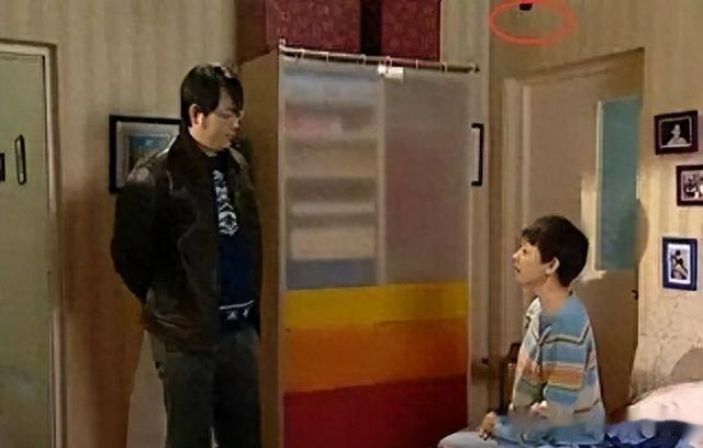 《家有儿女》中明目张胆的穿帮镜头，导演是认为观众看不见吗？