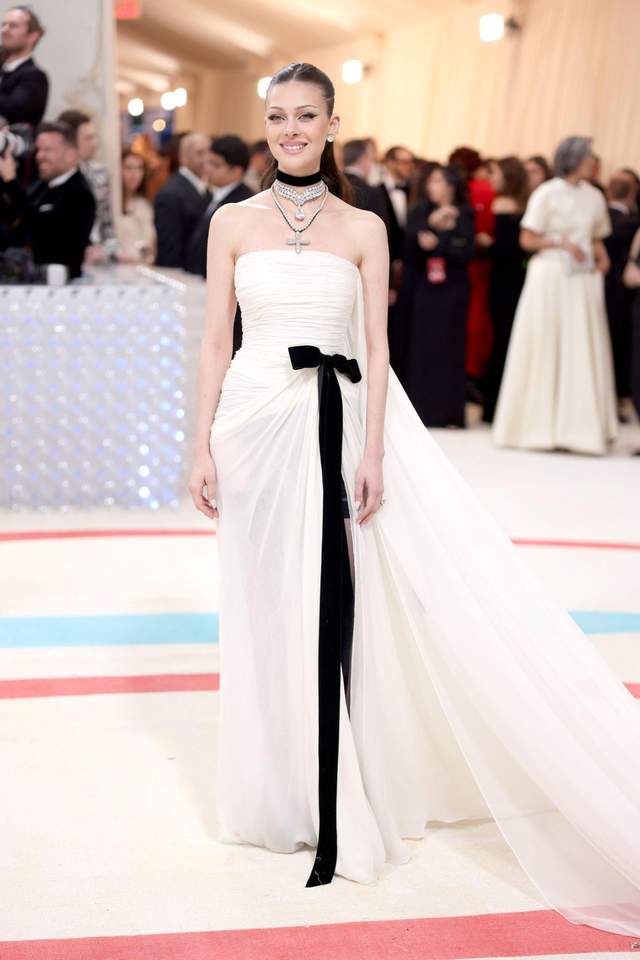 大布夫妇亮相metgala,妮可拉戴佩尔茨家传珠宝,小夫妻再秀爱 - 娱乐