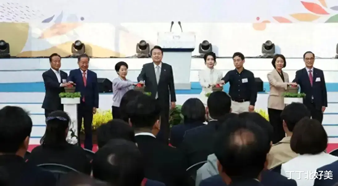 金建希不愧是韩国第一夫人,穿奶油裙梳鱼骨辫超减龄,说18岁也信