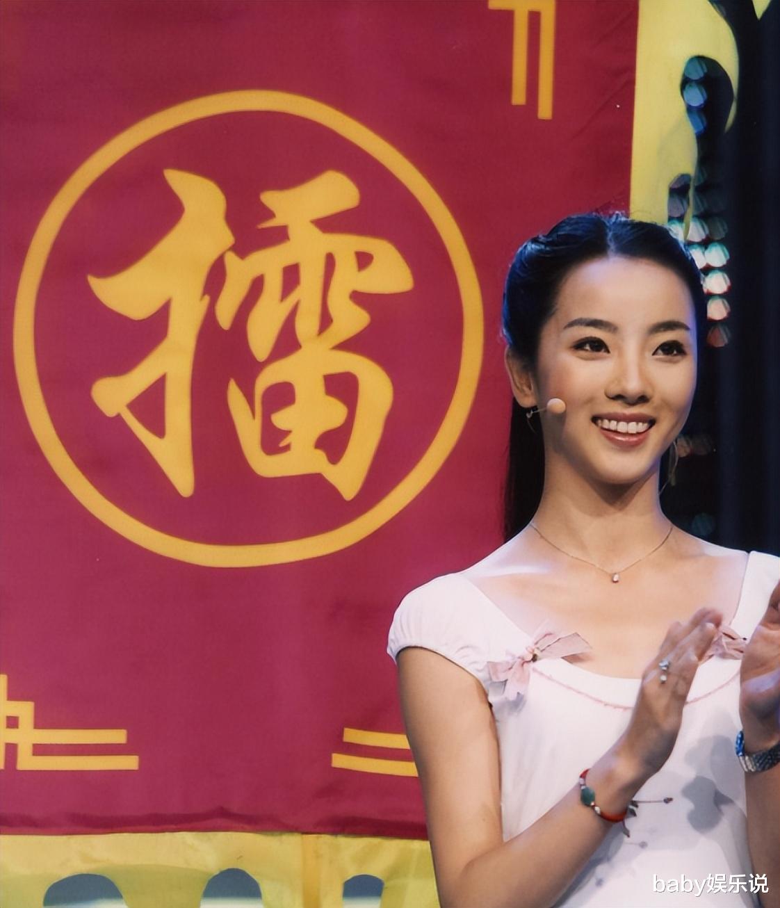 李思思|“央视花旦”李思思：嫁大学同学，3年生2子，婚后被老公宠上天