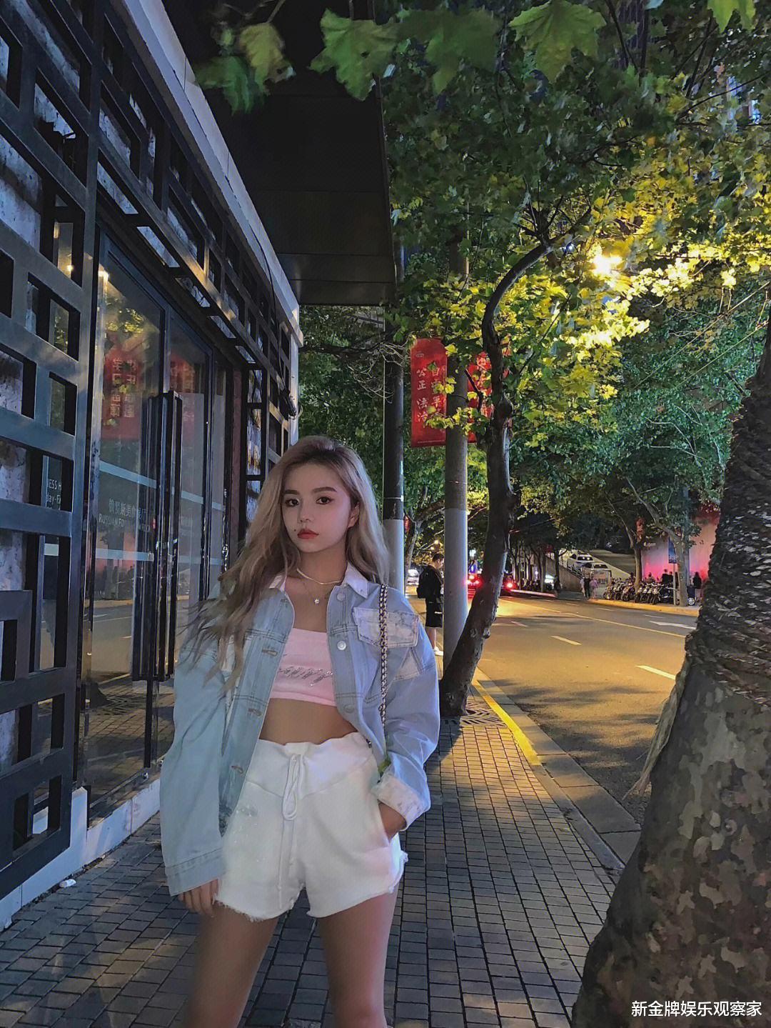 李坤城|安崎在男友店里帮顾客带孩子，心疼男友被曝光，爱豆成了恋爱脑？