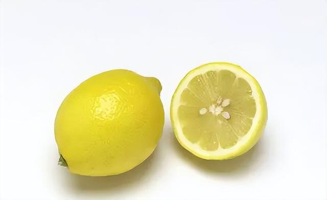 田曦薇 柠檬能杀死12种癌,比化疗强一万倍?喝柠檬水能抗癌?告诉你真相