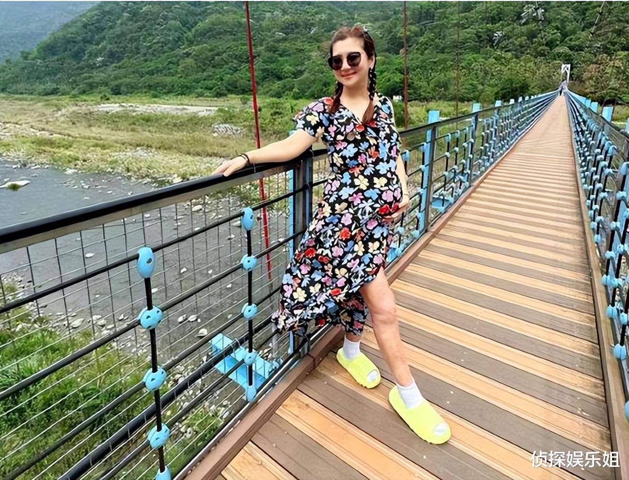 Selina分享产前最后一次旅行,挺孕肚穿泳装,肚大如箩状态超好