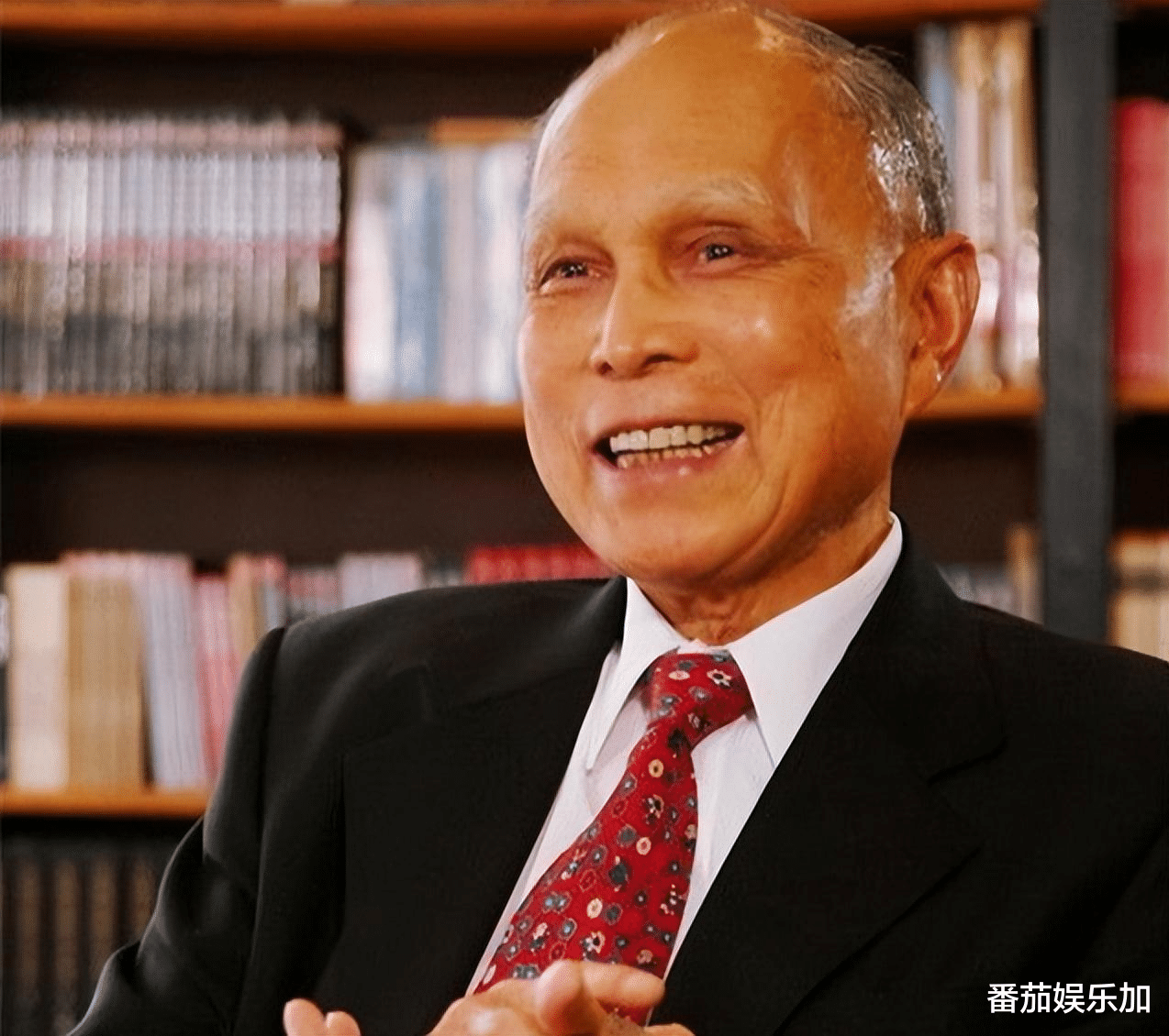 郭晶晶丈夫霍启刚深夜无眠，亲自为父发声，评论区沦陷