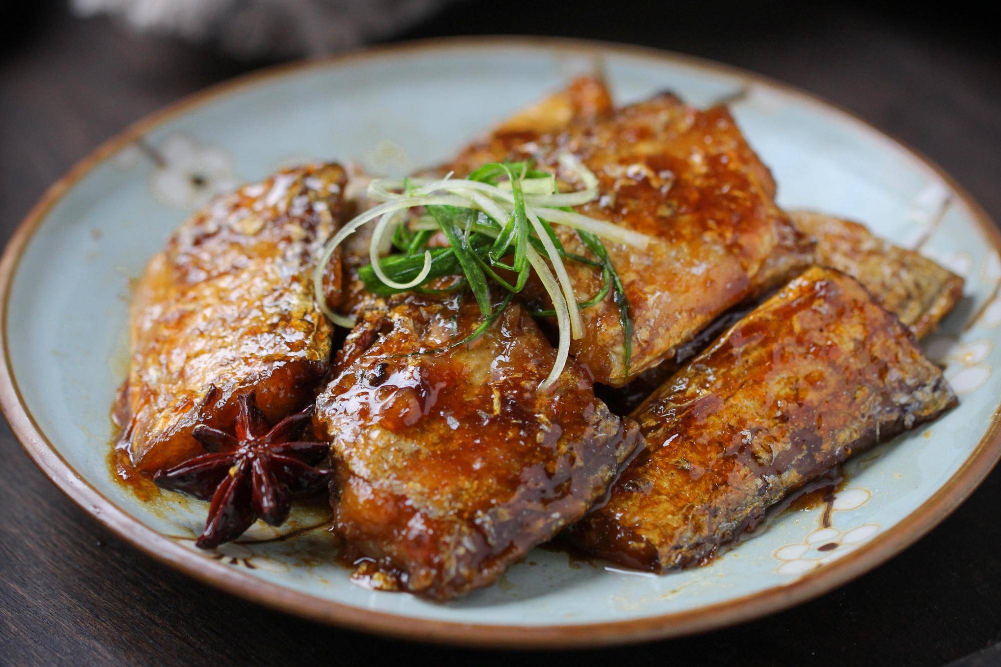 带鱼|炸带鱼时，直接裹面粉就错了，难怪一点不酥，厨师教你正确做法